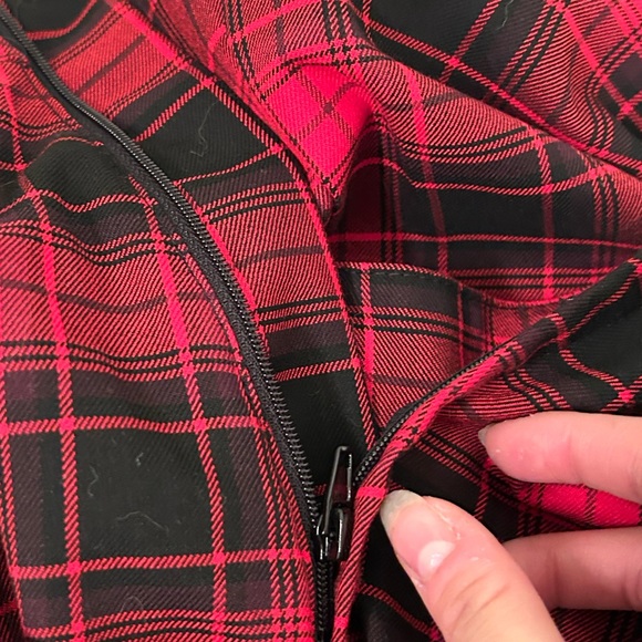 H&M Small Plaid Skirt - Picture 6 of 6